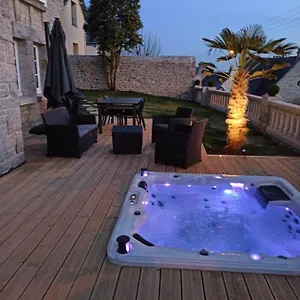 https://villa-de-roger-vercel.inbrittany.com